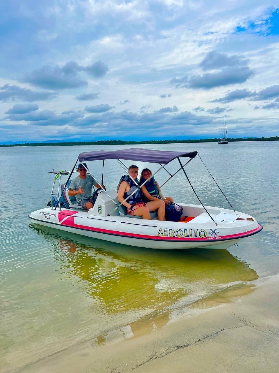 Hóspedes no barco Aerolito, na travessia pra Ilha do Mel